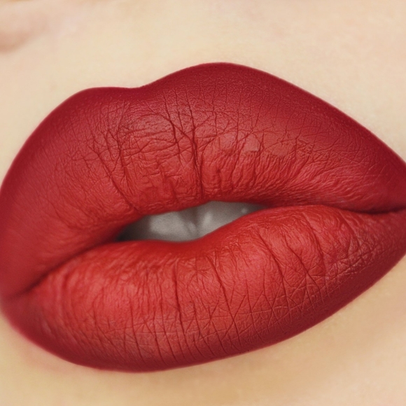 💥3 for $15💥 Beauty Vaulte Erupt Lip Set - Picture 2 of 4